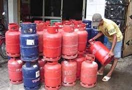 Nigeria’s Soaring Cooking Gas Prices Push Families Back to Firewood