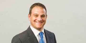 South African Tycoon Barry Swartzberg’s Discovery Stake Falls by $15m Amid Market Caution