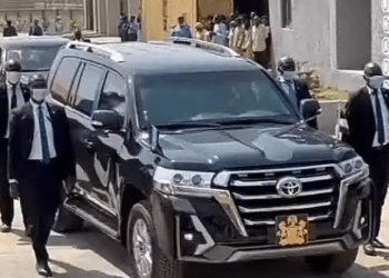 Soyinka Slams Seyi Tinubu’s Armed Convoy
