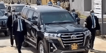Soyinka Slams Seyi Tinubu’s Armed Convoy