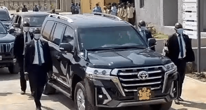Soyinka Slams Seyi Tinubu’s Armed Convoy