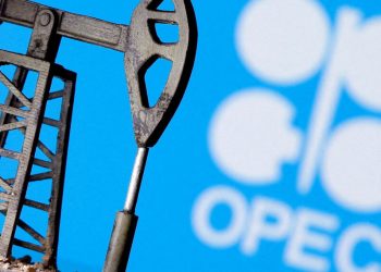 OPEC+ Pauses Oil Output Hikes Amid Market Surplus and Venezuelan Turmoil