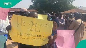 Yala Teachers Protest Three Months Unpaid Salaries