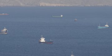Oil Drops Sharply After Strait of Hormuz Opening