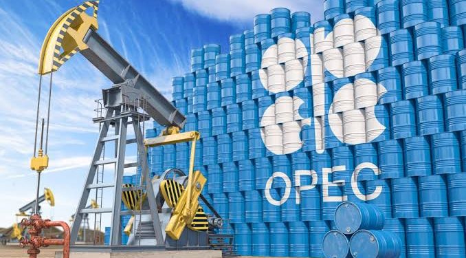 OPEC+ Approves June Output Hike as UAE Exits Alliance