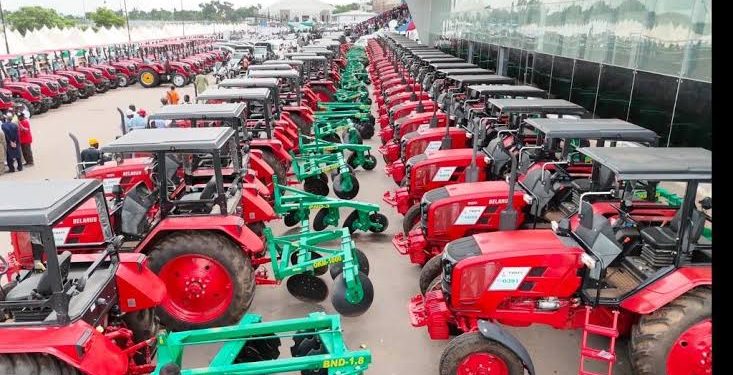 FG Unveils Agricultural Mechanisation Policy, Plans 4,000-Tractor Plant
