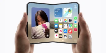 Apple to Replace iPhone Duo Units After Inner Screen Cracks